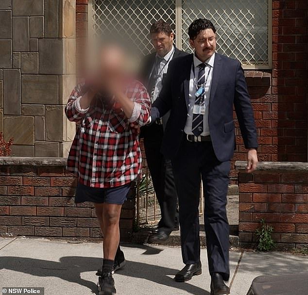 悉尼男子假冒迪士尼高管“骗炮”!被捕后拒不认罪,“我只是太寂寞”(视频/组图) - 1