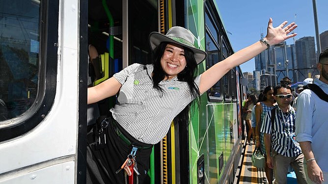 澳亚裔空姐转行开电车，年薪$13万！揭秘“电车网红”的真实生活（组图） - 2