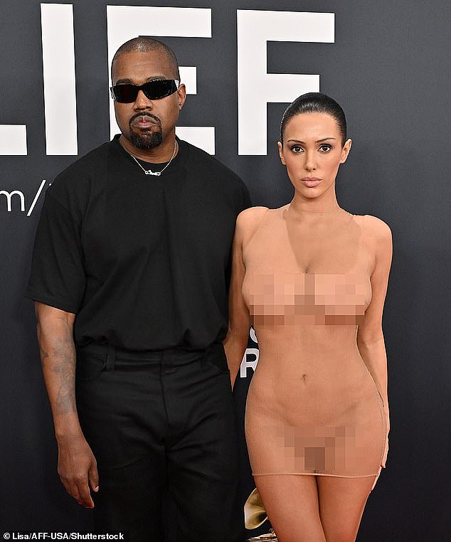 2026格莱美将至!盘点史上最震撼瞬间:Kanye澳籍妻Bianca皮草下全裸现身,全网怒火失控(视频/组图) - 1