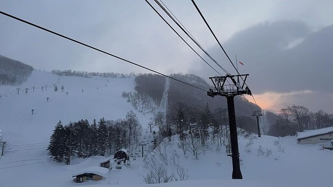 魂断日本滑雪场！22岁澳女背包带被缆车卡住，遭拖行后身亡（图） - 1