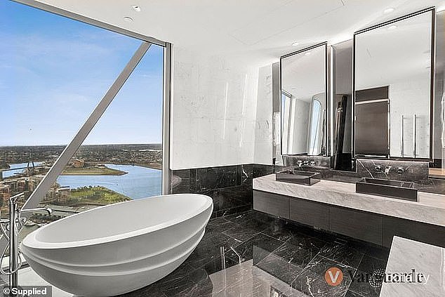 杨兰兰搬新家，入住顶级海景公寓！同楼层房源周租高达$8500（组图） - 2