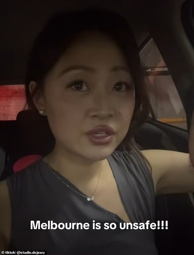 “墨尔本太不安全了!”华女车内遭流浪汉抢包,一群男子路过却冷眼旁观(组图) - 1