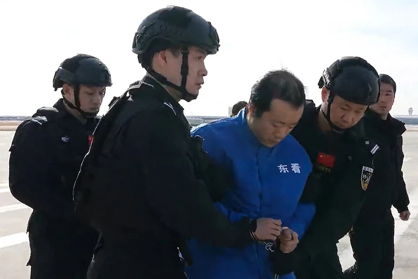柬埔寨诈骗园区大逃亡！幕后黑手被引渡回中国，窝点竟搜出澳洲警察假布景（组图） - 5