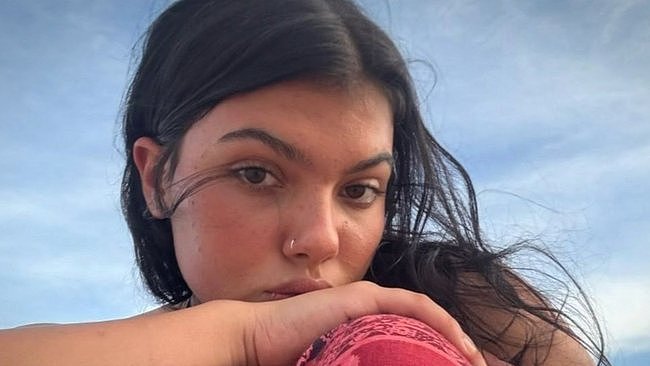 19岁背包客惨死海滩,尸体被野狗包围!悲痛父母抵澳接爱女回家(组图) - 1