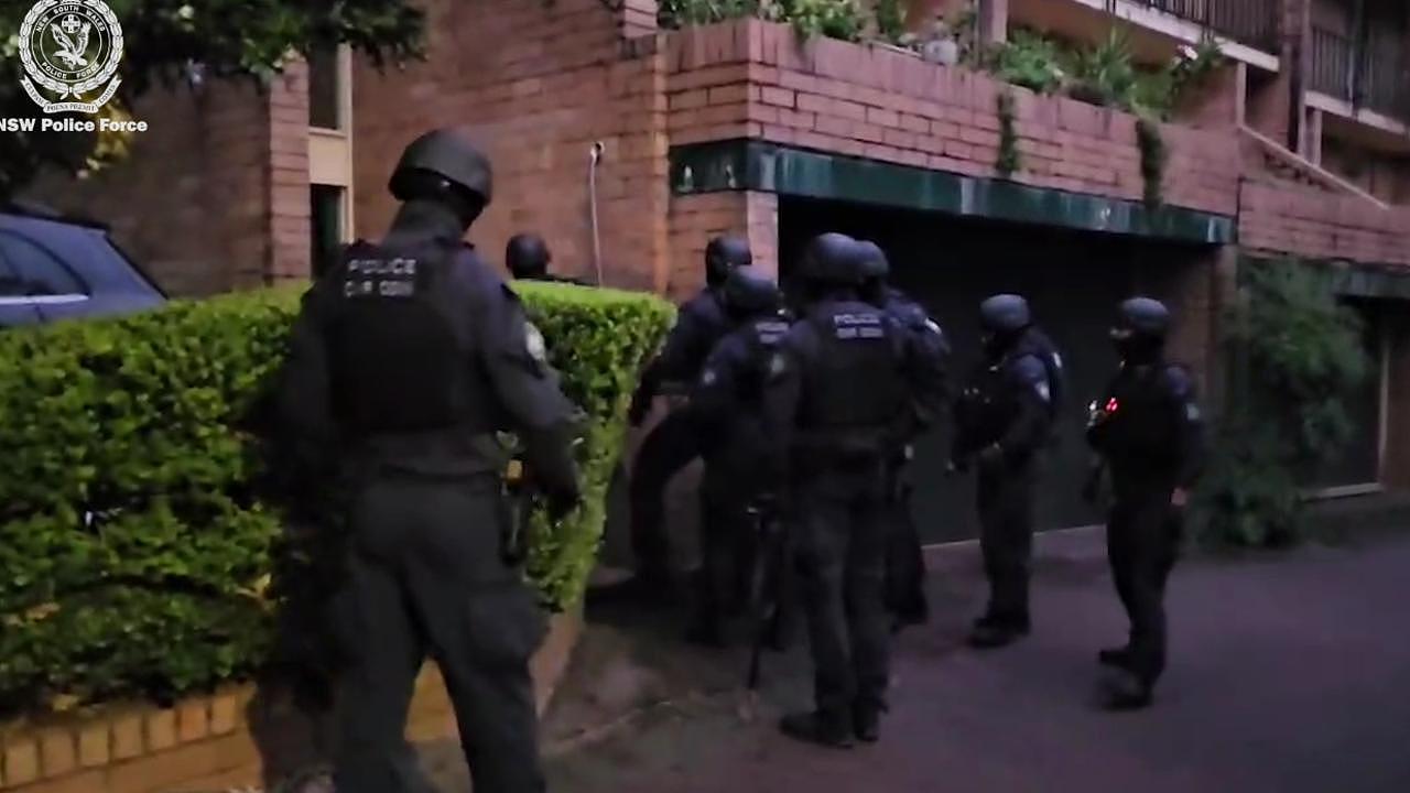 悉尼惊现撒旦教主题恋童网络!新州警方逮捕6人,全球145名同伙浮出水面(组图) - 2