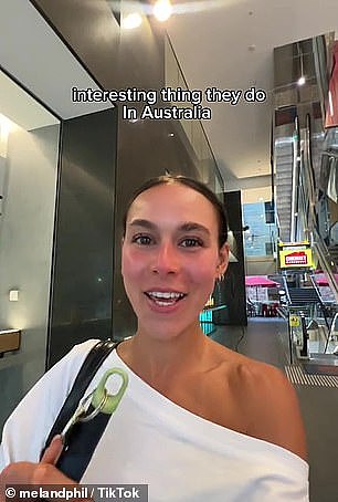 去趟厕所还得拎个铲子？！英国女子看傻：澳洲人真有意思（组图） - 1