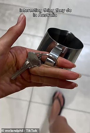 去趟厕所还得拎个铲子？！英国女子看傻：澳洲人真有意思（组图） - 2