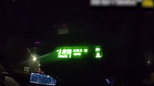 狂飙现场被拍下!昆州P牌少年被罚2443澳元及扣分(视频/组图) - 1