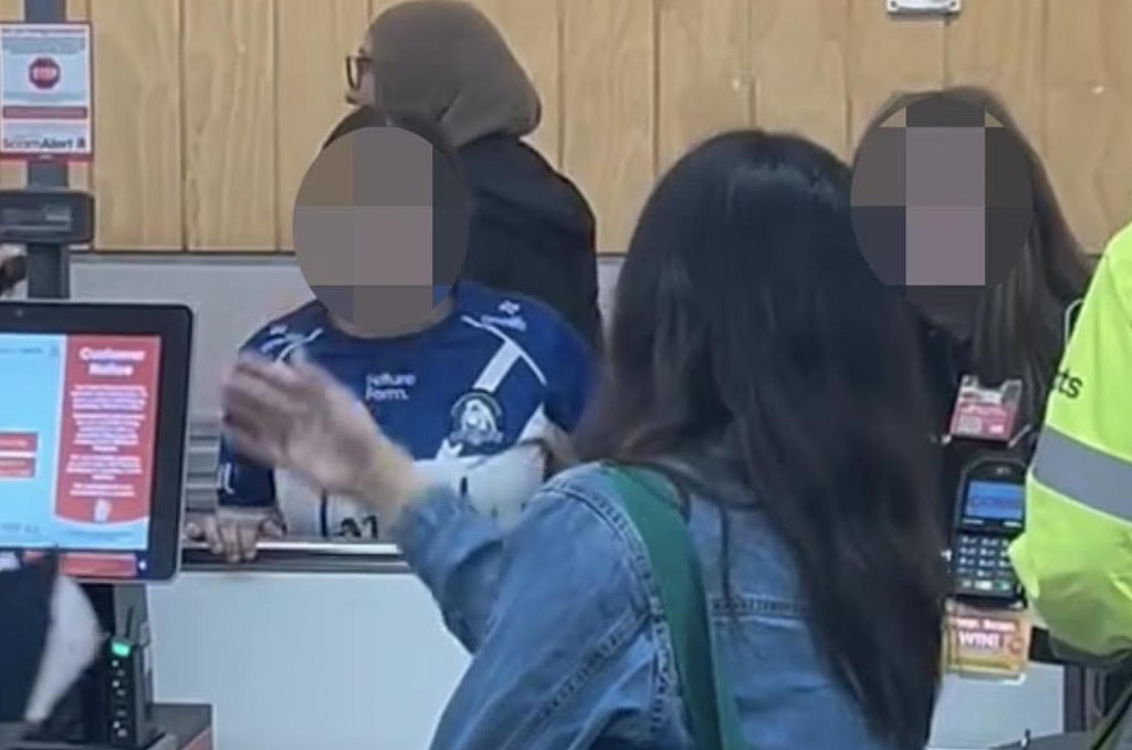 最新！两少女在澳华人区Coles疯狂辱骂亚裔“臭婊子”，均遭警方逮捕，面临多项指控（视频/组图） - 2
