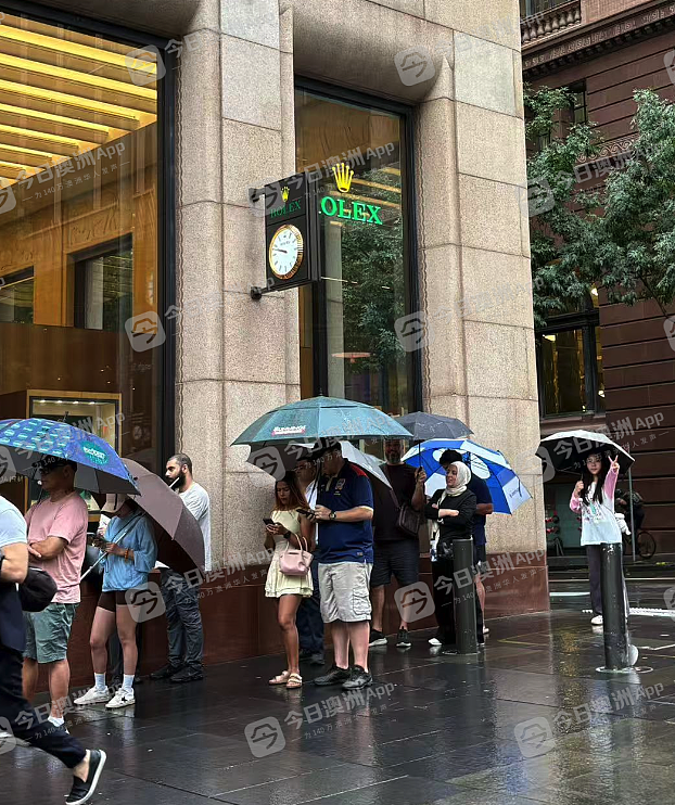 “长期不可能赔!”金价剧烈震荡,澳洲金银交易所外仍大排长龙!华人:“现金都贬值,黄金更稳当”(视频/组图) - 4