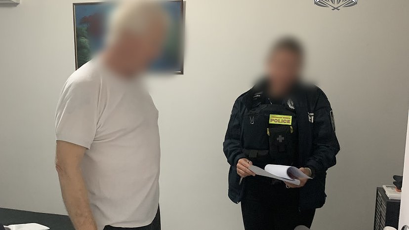 珀斯惊现重案！69岁男子被控8罪，涉境外儿童案件（组图） - 2