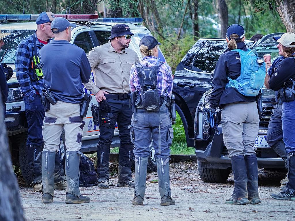 枪杀2名维州警员后潜逃5个月!搜索行动重启,专家:枪手极有可能死在野外(组图) - 2