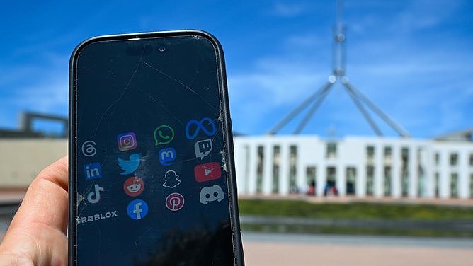 16岁以下禁令成全球趋势？英国拟效仿澳洲禁社交媒体，大臣将亲赴澳洲实地考察（图） - 1