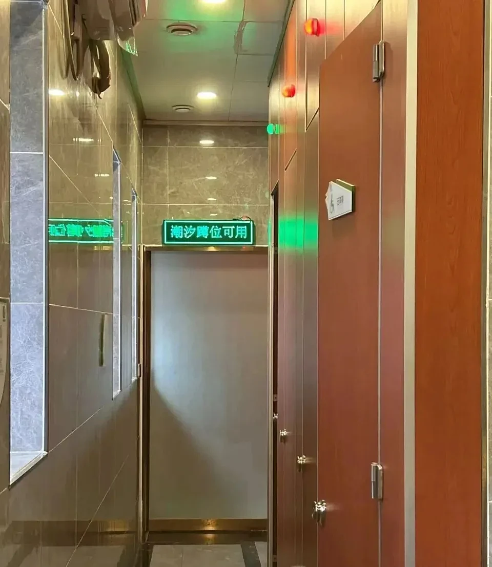 景区公厕，挤满悄悄崩溃的女性（组图） - 4