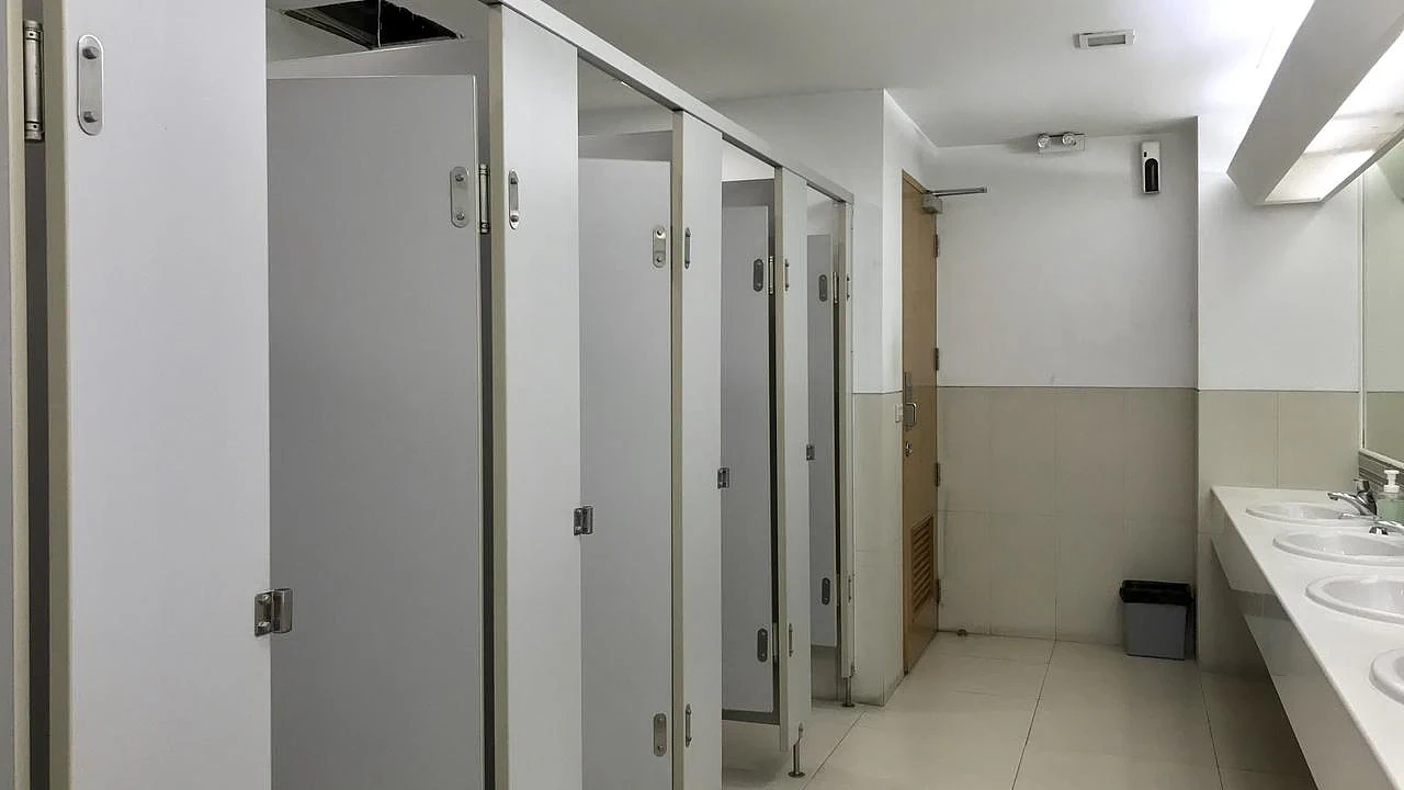 澳洲多校推行“厕所日记”，严控学生上厕所！每学期仅12次机会？家长炮轰此举太恶心（组图） - 1