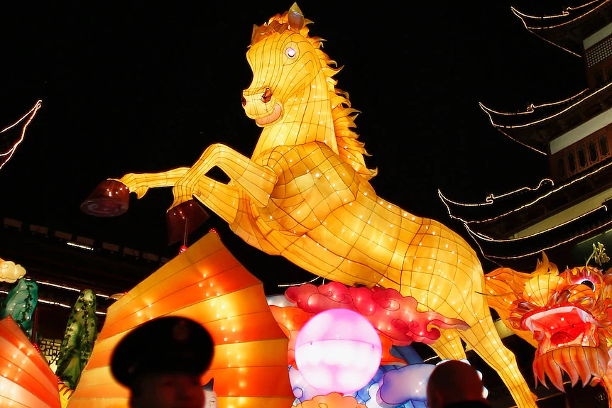 2026火马年春节将至：各地庆典活动全攻略，风水师预警“火马”不寻常（组图） - 4