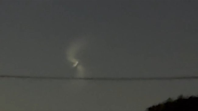 澳洲凌晨惊现神秘“UFO”划破夜空,竟与亚马逊有关?!(图) - 1