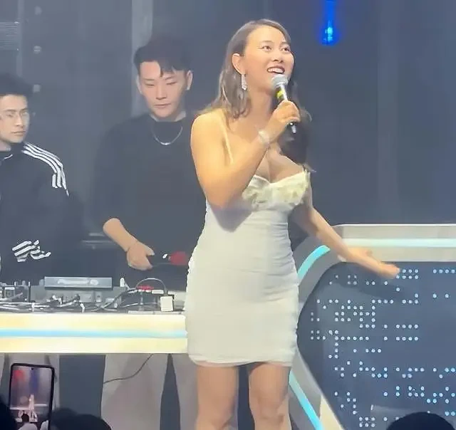 回击发福质疑!香港女星晒照疑真空上阵,卖私密照月入六位数(组图) - 2