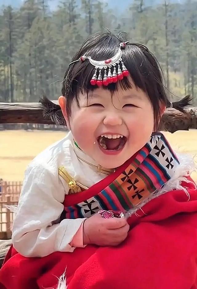 中国5岁女童成两千万粉超级网红！1分钟视频报价45万，因摆拍风波疯狂掉粉（组图） - 1