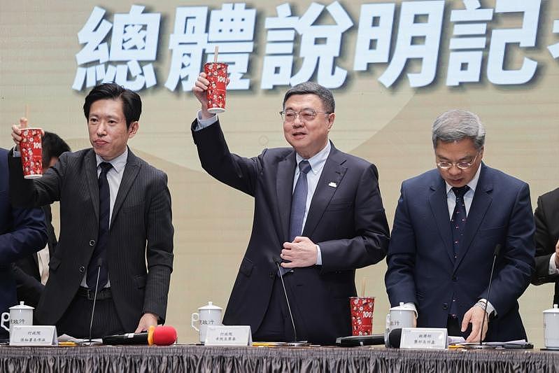 台美贸易协定定案:半导体产能外移40%,换取珍奶零关税引发各界质疑(图) - 1