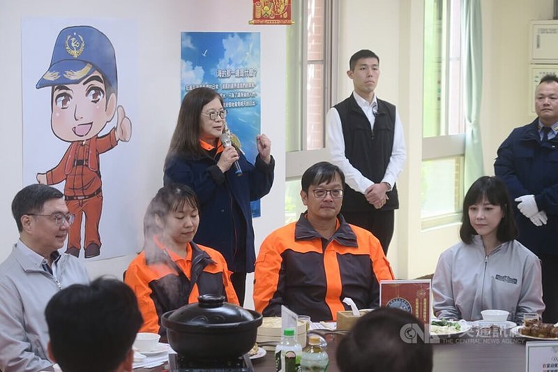 中国海警船一周三度袭扰金门,管碧玲急呼:消防设备坏了没钱修(组图) - 2