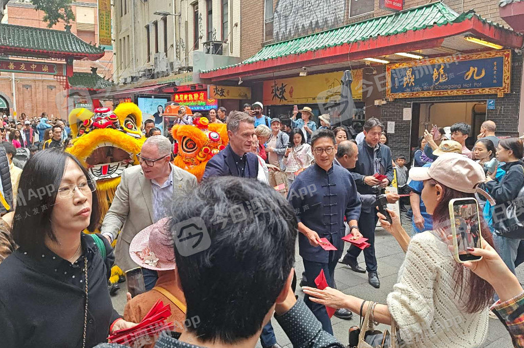 新州州长柯民思及多位议员悉尼唐人街拜年！派利是恭贺马年春节（视频/组图） - 12