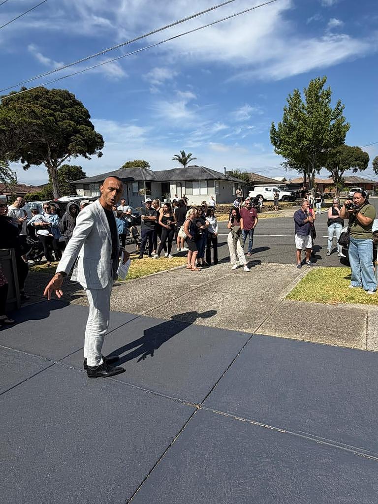 墨尔本房市浪漫升温!中介豪送宝马香槟,华人区房产溢价$37万成交(组图) - 6