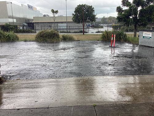 说好的300毫米暴雨呢？布里斯班仅降水30毫米，气象局紧急回应预报失准（组图） - 3