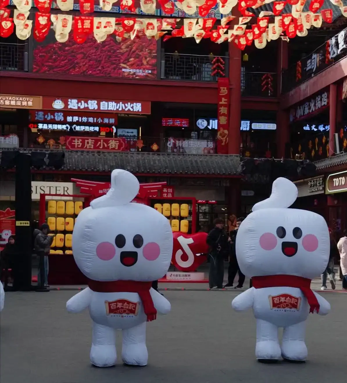 中国留学生带澳洲消防员日历回国过春节！澳洲亚裔跨洋“朝圣”，只为那口最正宗的家乡味（组图） - 6
