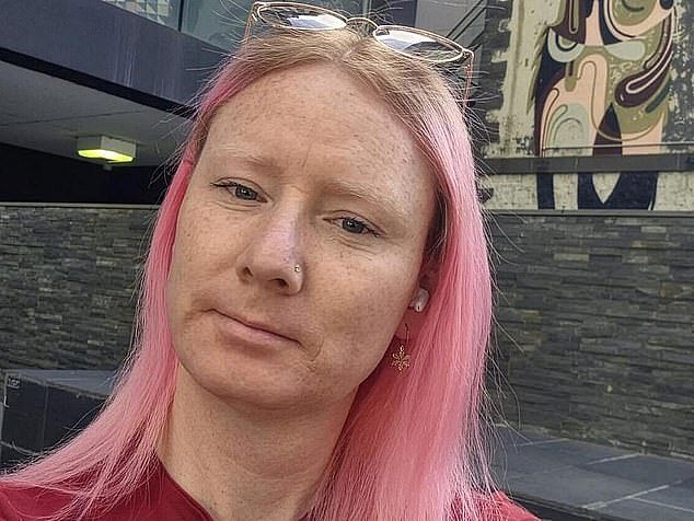 澳洲跨性别杀人犯转入女监,仅两月便性侵女囚!狱警曾预警,却被无视(组图) - 1