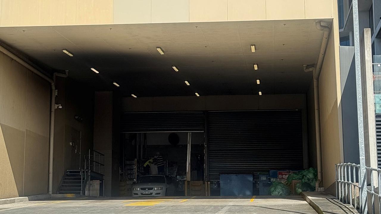 Woolies装卸区惊现男尸，37岁男子凌晨身亡（图） - 1