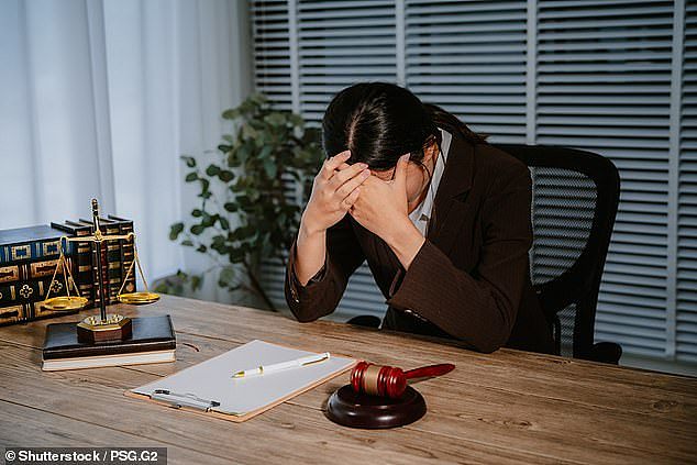 澳女伪造学历当律师,6年骗取薪资超$140万!还曾任高级法律顾问(组图) - 2