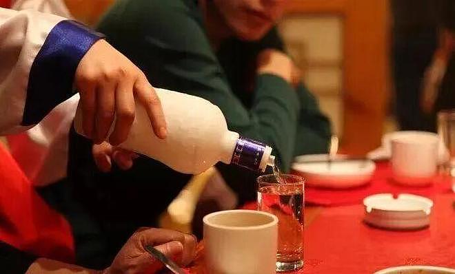 “回去就是有钱人!”揭秘在华朝鲜姑娘:月入五千上缴七成且没手机(组图) - 3
