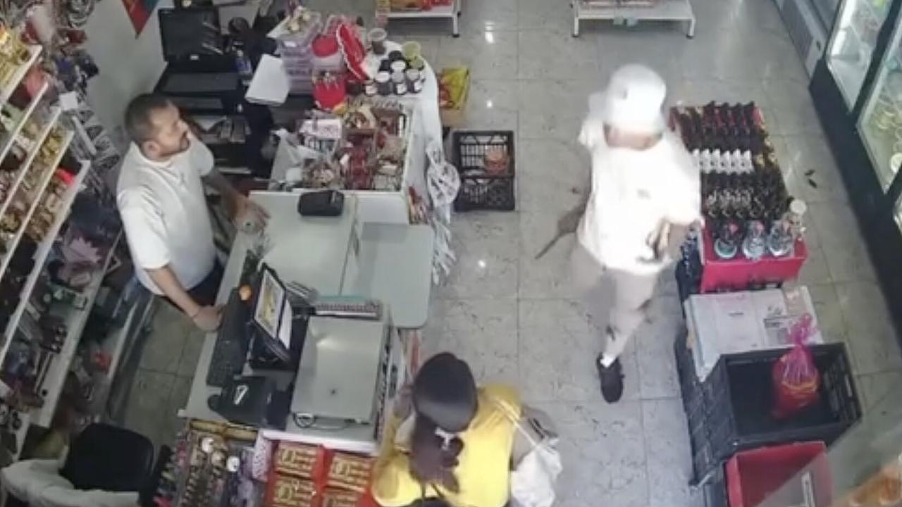 悉尼亚洲超市惊魂!男子随机捅人致1死2重伤,目击者吓坏:场面极骇人(组图) - 2
