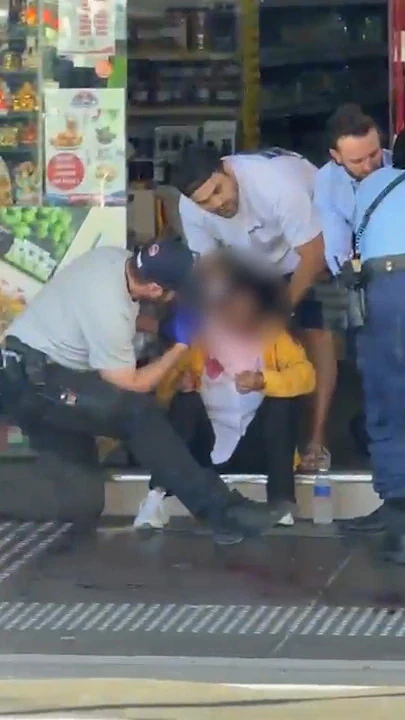 悉尼亚洲超市惊魂!男子随机捅人致1死2重伤,目击者吓坏:场面极骇人(组图) - 3