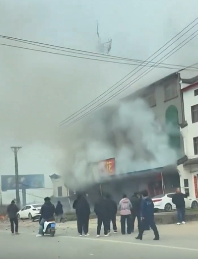 12名遇难者身份确认！湖北烟花店爆炸起火，现场视频曝光  （视频/组图） - 3