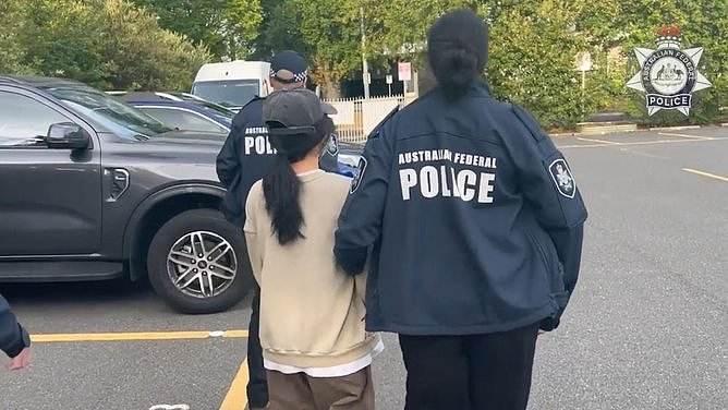 最新!3名中国公民涉外国干涉在澳被捕,均为澳洲PR,聊天记录曝光(组图) - 4
