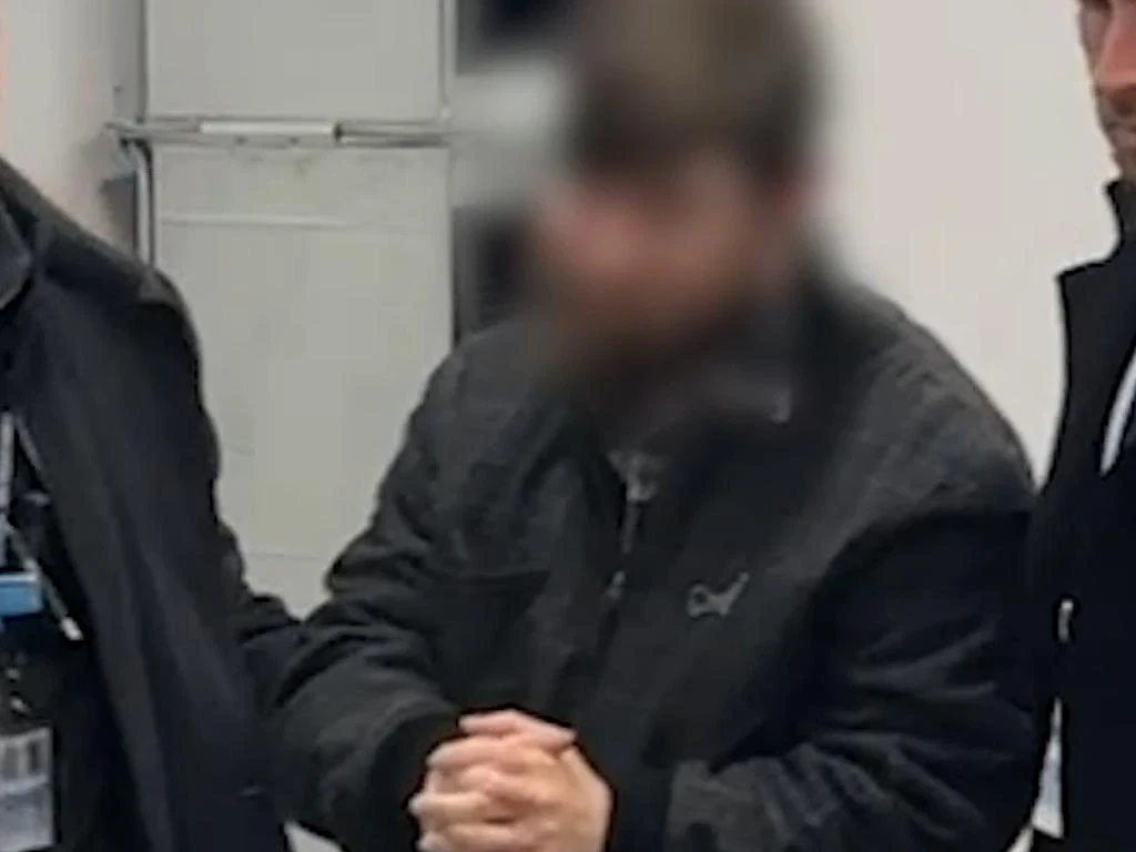 悉尼男在Big W及麦考瑞大学厕所安装针孔偷拍,至少10名女性受害细节曝光(组图) - 1