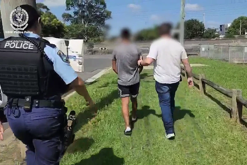 悉尼球星当街遭枪击,重伤送医!警方:或替子挡枪,两名嫌犯落网(组图) - 3