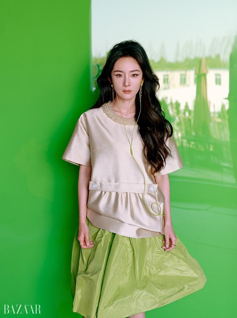 杨幂第8次登时尚芭莎封面，3次坐镇开季刊创下中国女星最高纪录（组图） - 2
