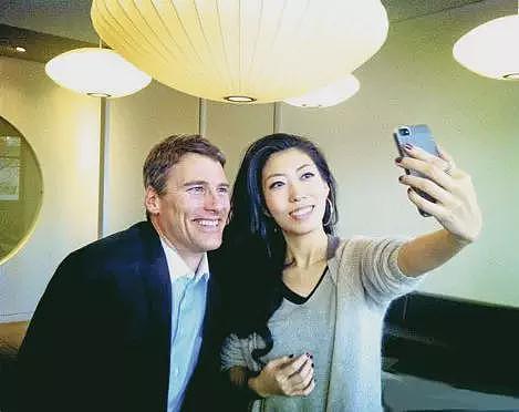 母亲贪污3.5亿害惨数百家庭，曲婉婷穿中国红试水复出遭全网抵制封杀（组图） - 19