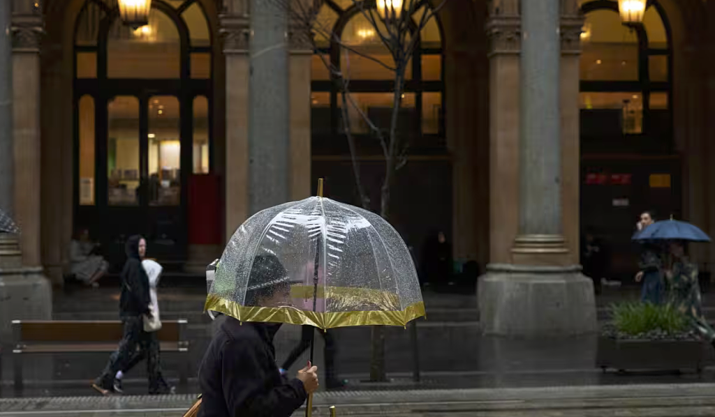悉尼墨尔本将迎超强降雨!铁路线被冲毁,多州发布紧急预警(图) - 1