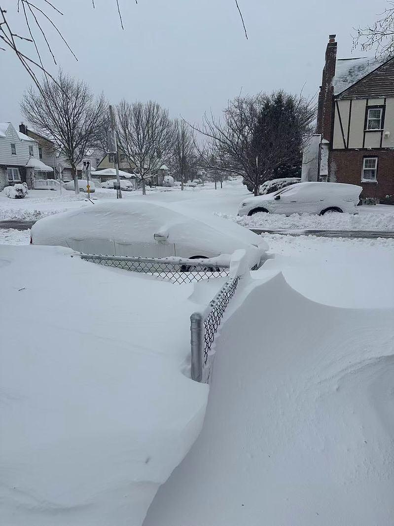 全城瘫痪！纽约遭10年最强暴风雪，州长紧急发布警告（组图） - 1