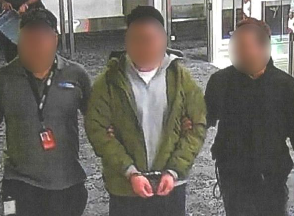 中国男子刚来澳留学，澳警方查看手机后，立即将其驱境（组图） - 3