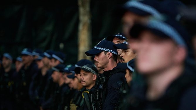 悉尼街头将常驻持长枪警察！新州成立首支永久快速反应警队，24小时严防仇恨犯罪（图） - 1