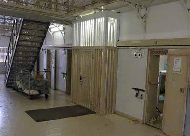 探访者车内搜出刀具和手写信件,探监Bondi枪手被紧急叫停!(组图) - 2