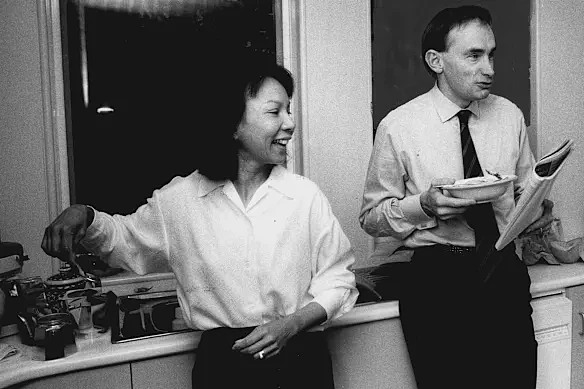 结婚50年没洗过衣服！前新州州长Bob Carr痛失华裔爱妻，七旬高龄独自学生活（组图） - 3
