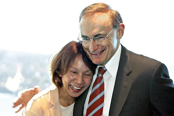 结婚50年没洗过衣服！前新州州长Bob Carr痛失华裔爱妻，七旬高龄独自学生活（组图） - 8