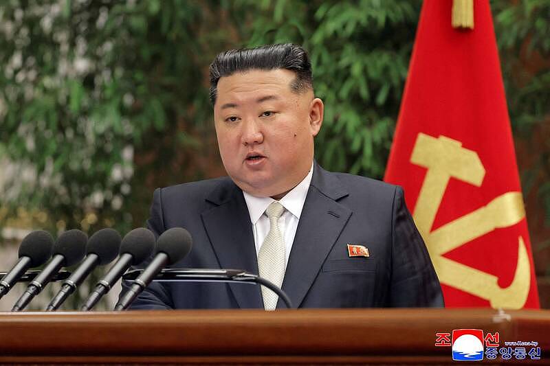 超越他国数百年成就?北韩官媒封金正恩为“天下第一伟人”(图) - 1