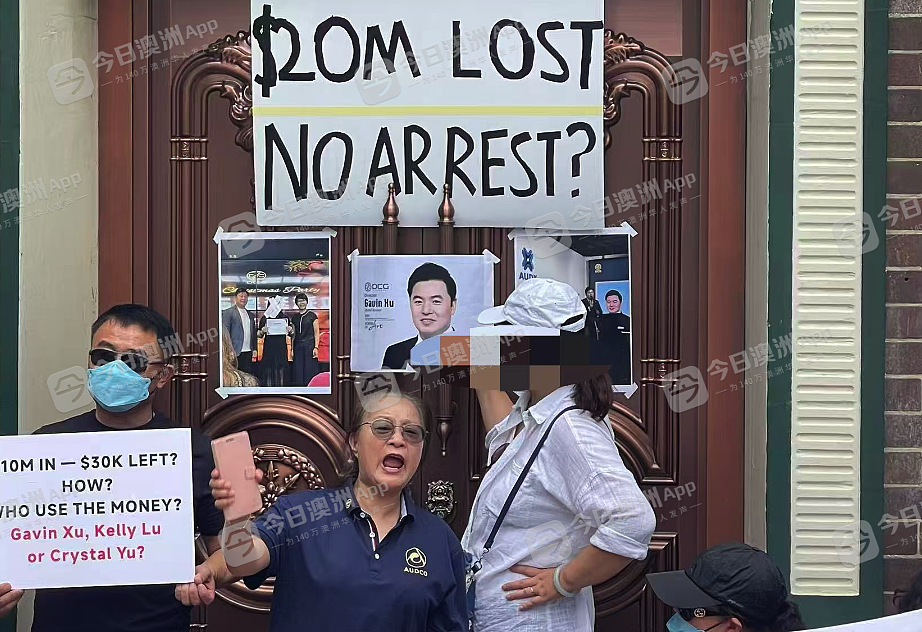 “还我血汗钱！”投资虚拟币蒙千万巨损，数十悉尼华人集会举牌！当事人在华曾“爆雷”（视频/组图） - 8